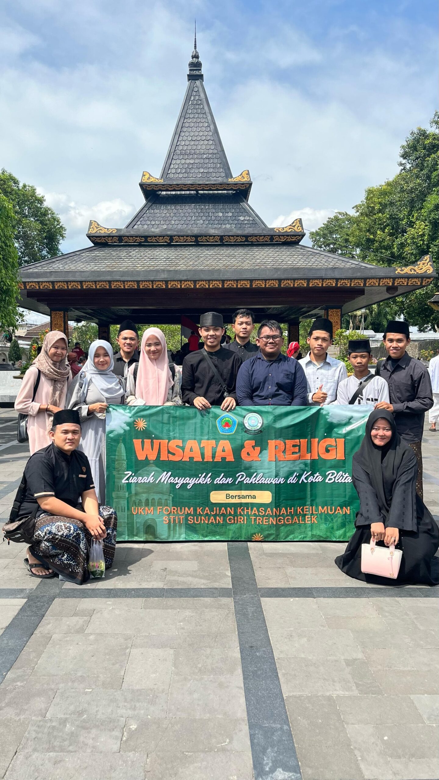 UKM FK3 (Forum Kajian Khazanah Keilmuan) Ziarah ke Makam sang proklamator Indonesia